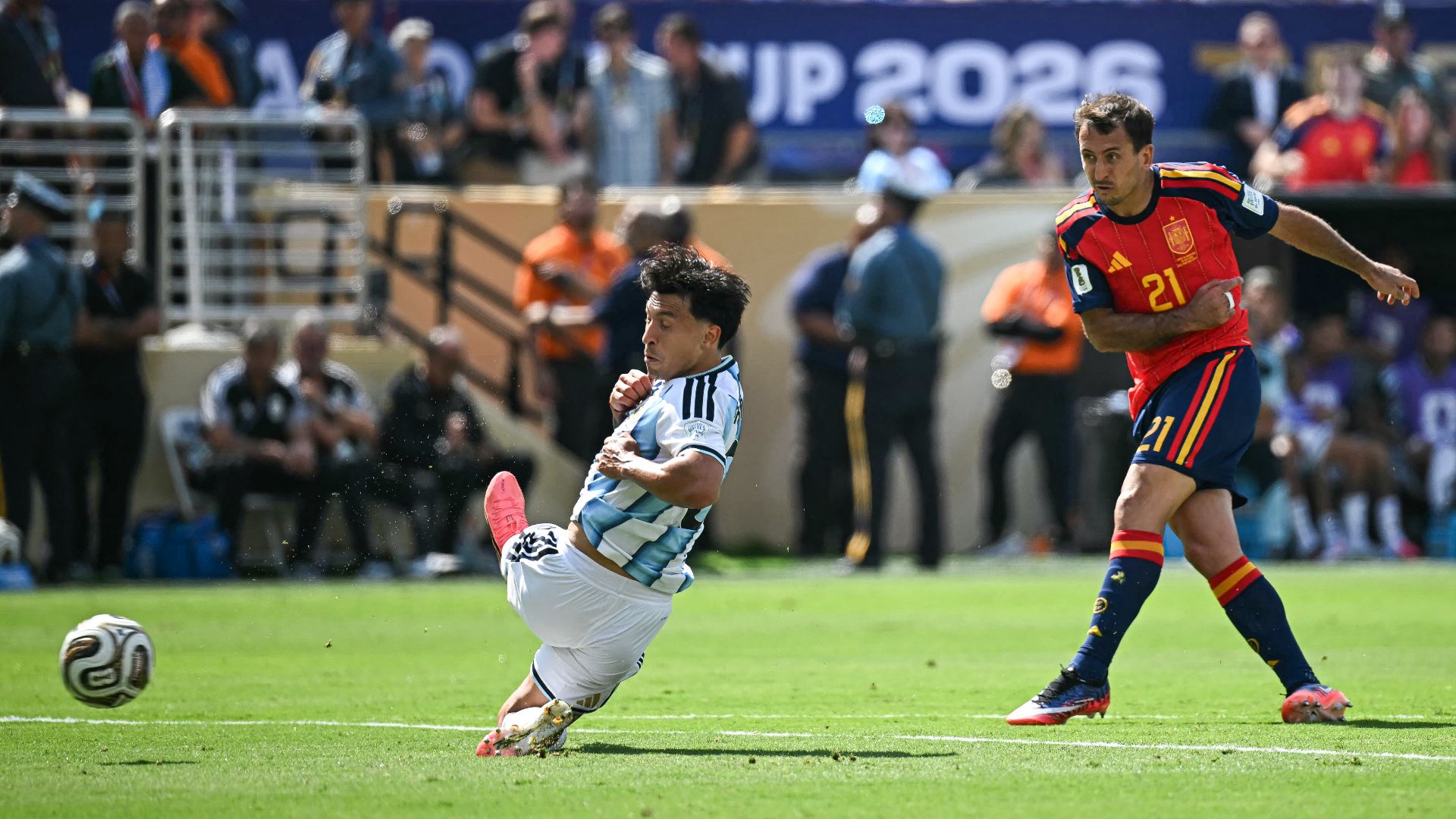 【W杯FINALスペインvsアルゼンチン】（送料無料）サッカーボール2個セット W杯FINALスペインvsアルゼンチン】（送料無料）サッカーボール2個